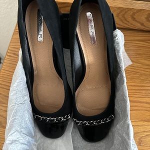 TAHARI SHOES NEVER WORN